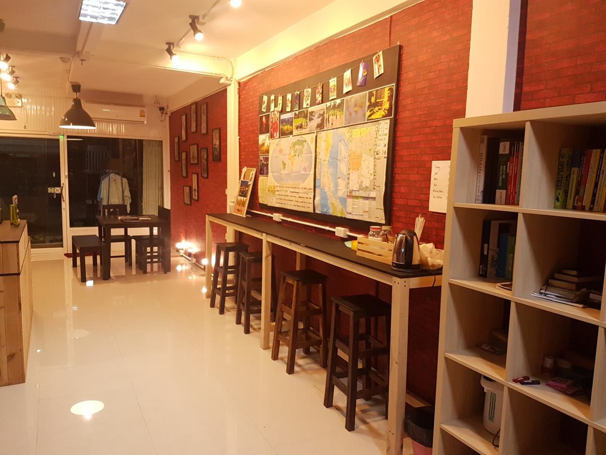 Mana Hostel Bangkok Exteriör bild