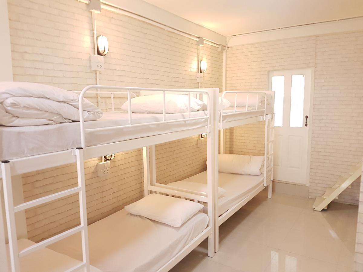Mana Hostel Bangkok Exteriör bild