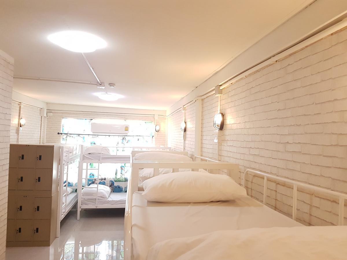 Mana Hostel Bangkok Exteriör bild