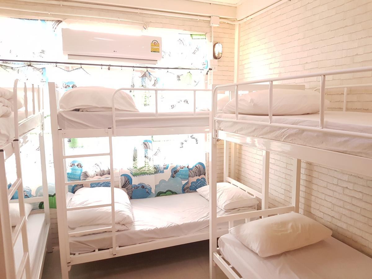 Mana Hostel Bangkok Exteriör bild