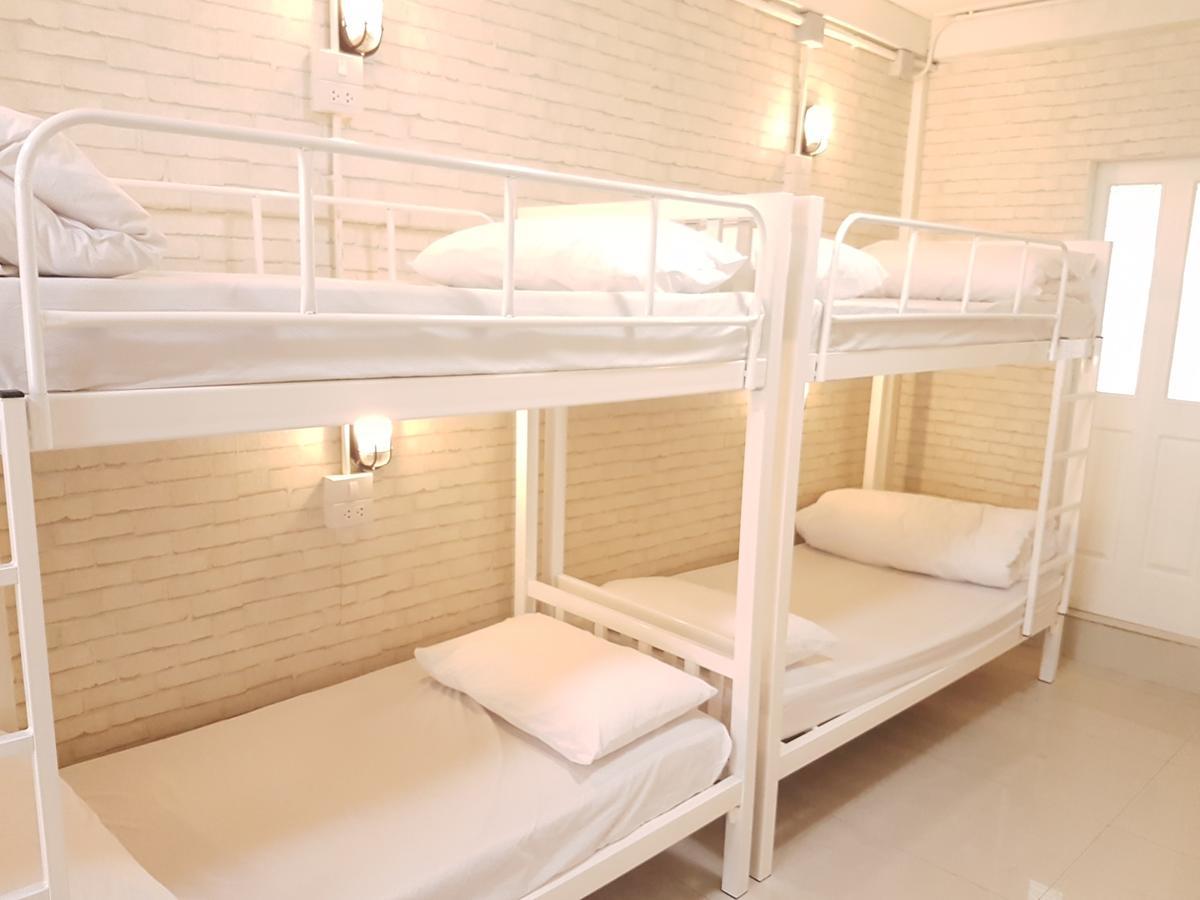 Mana Hostel Bangkok Exteriör bild