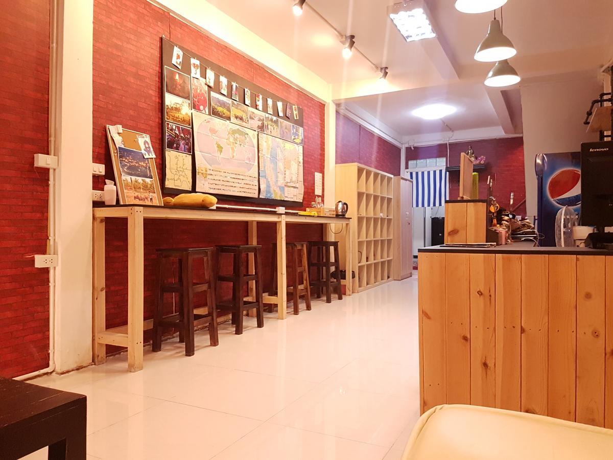 Mana Hostel Bangkok Exteriör bild