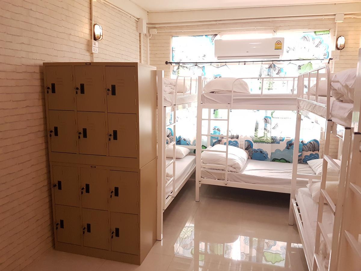 Mana Hostel Bangkok Exteriör bild