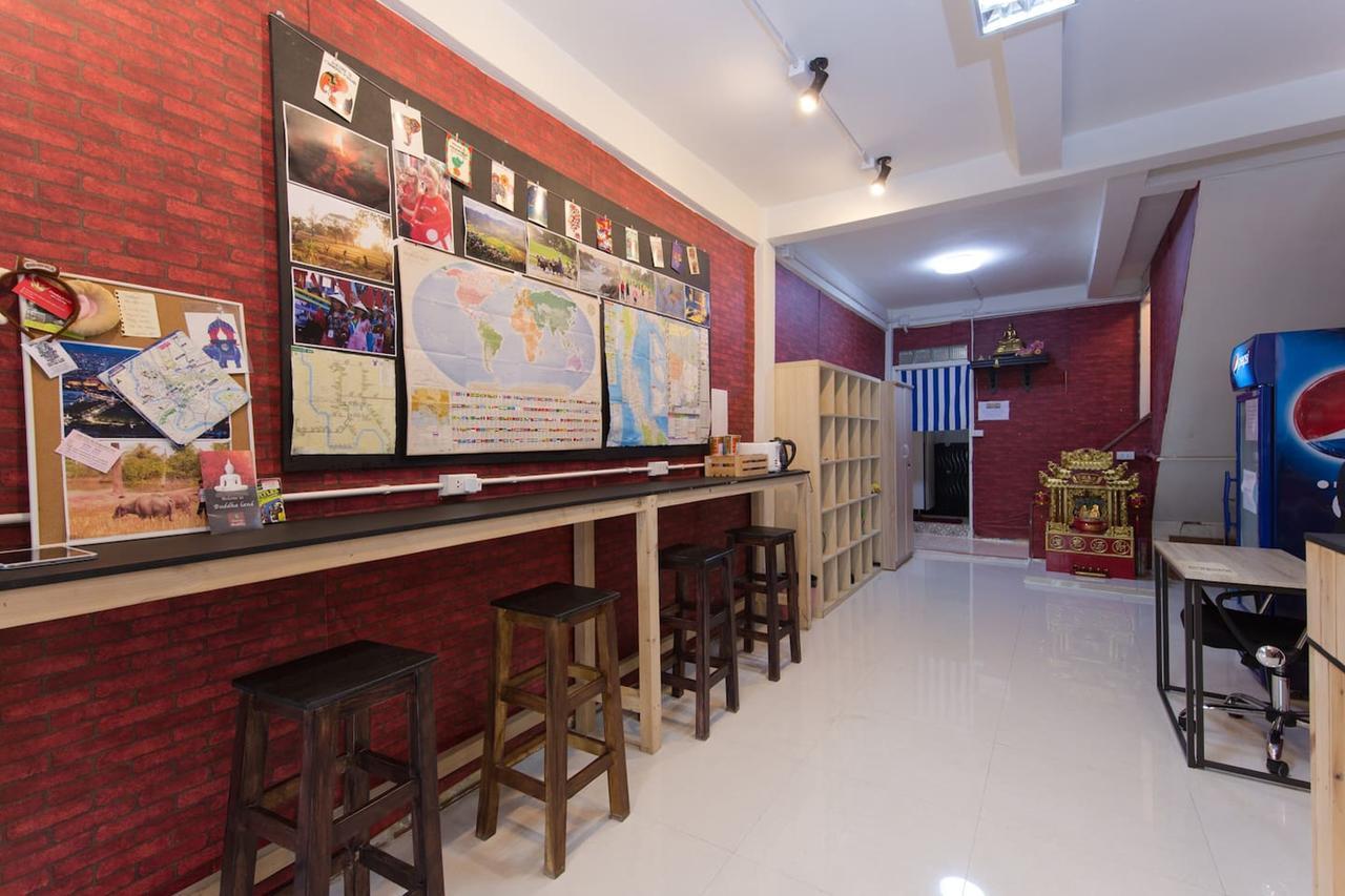 Mana Hostel Bangkok Exteriör bild