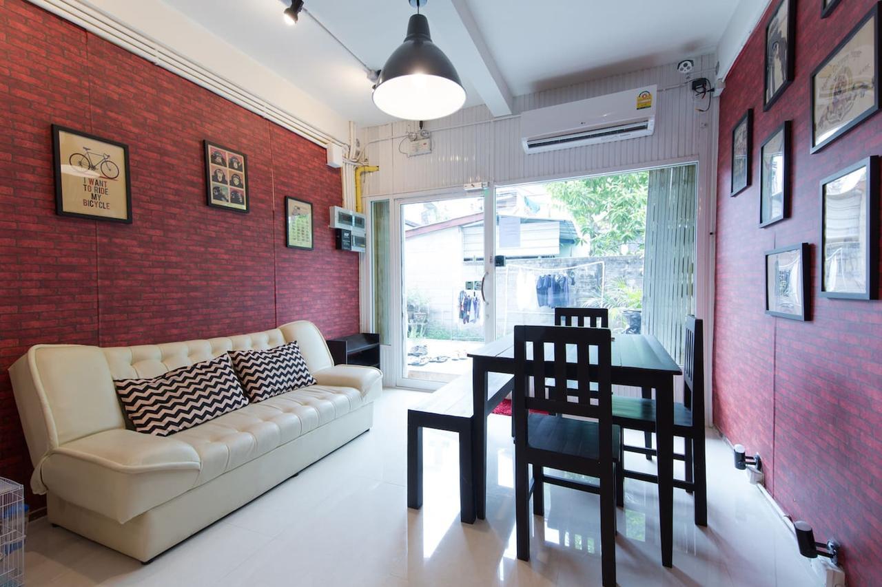 Mana Hostel Bangkok Exteriör bild