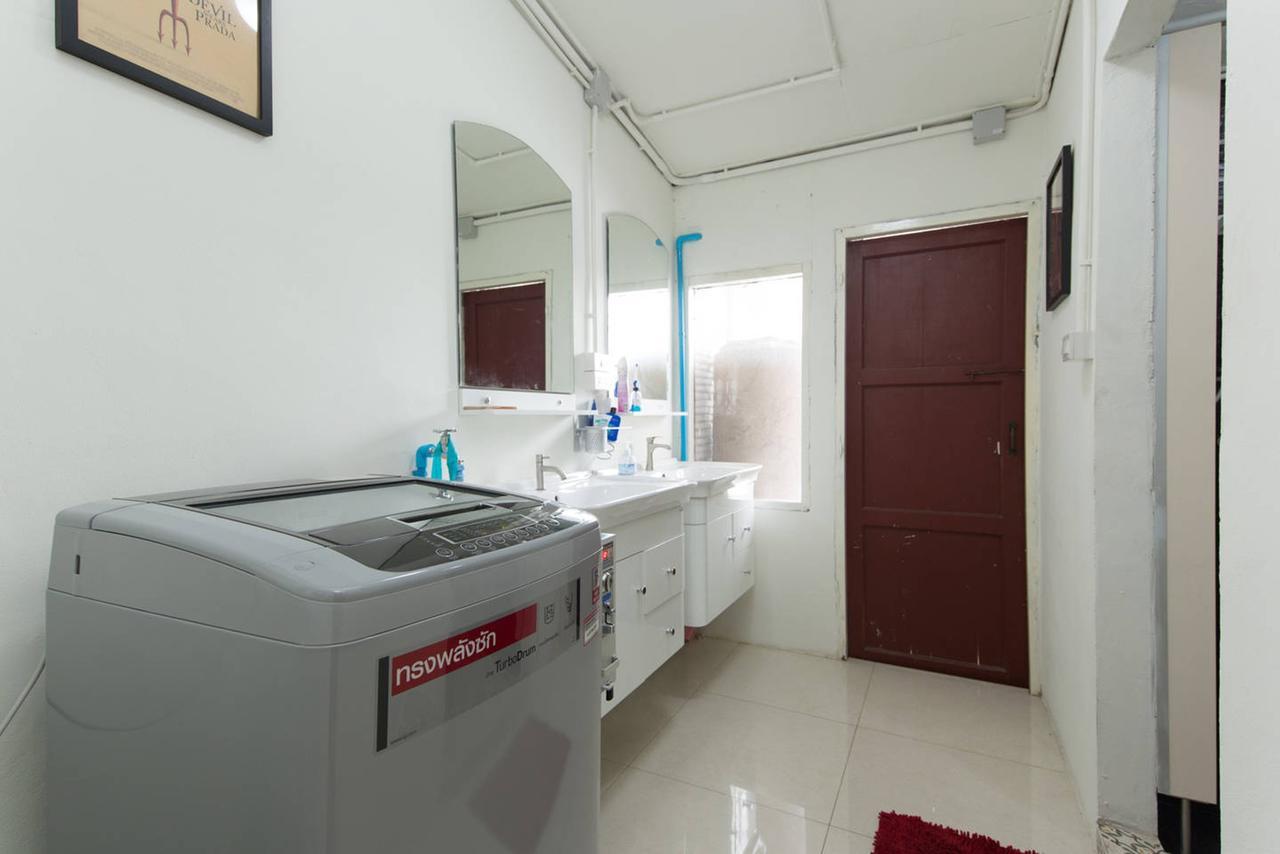 Mana Hostel Bangkok Exteriör bild