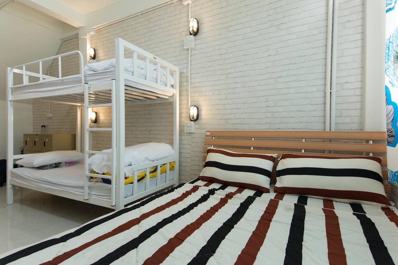 Mana Hostel Bangkok Exteriör bild