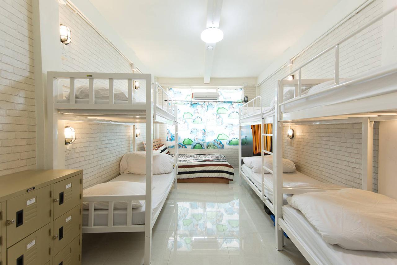Mana Hostel Bangkok Exteriör bild