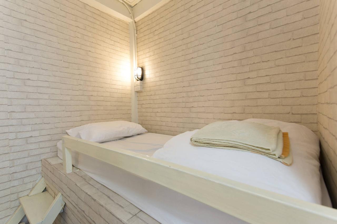 Mana Hostel Bangkok Exteriör bild